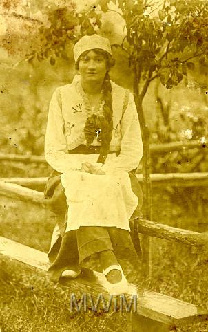 KKE 092.jpg - Przyjaciółka Heleny Orzechowskiej, Michalin, 1921 r.